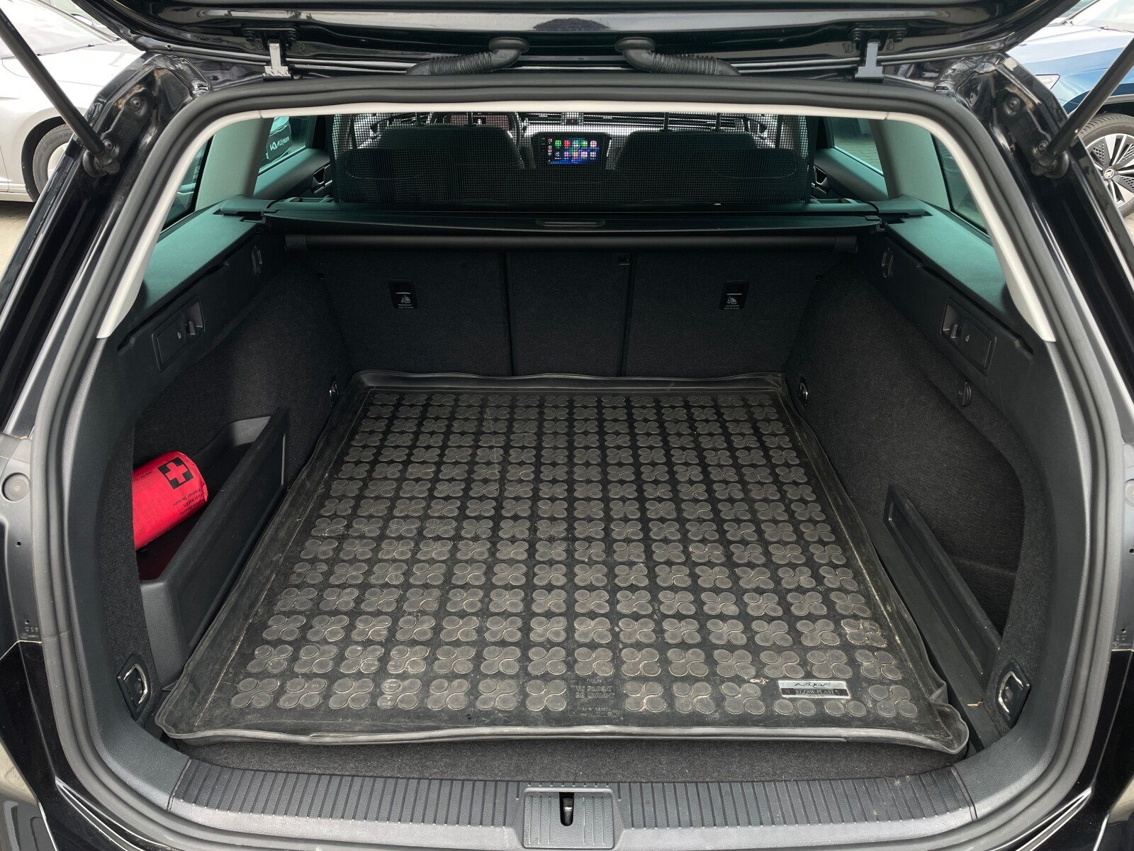 Volkswagen Passat Variant - zdjęcie 13