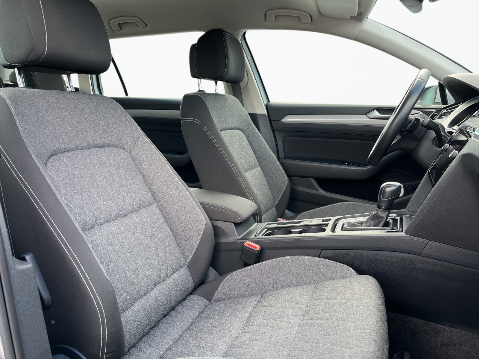 Volkswagen Passat Variant - zdjęcie 22