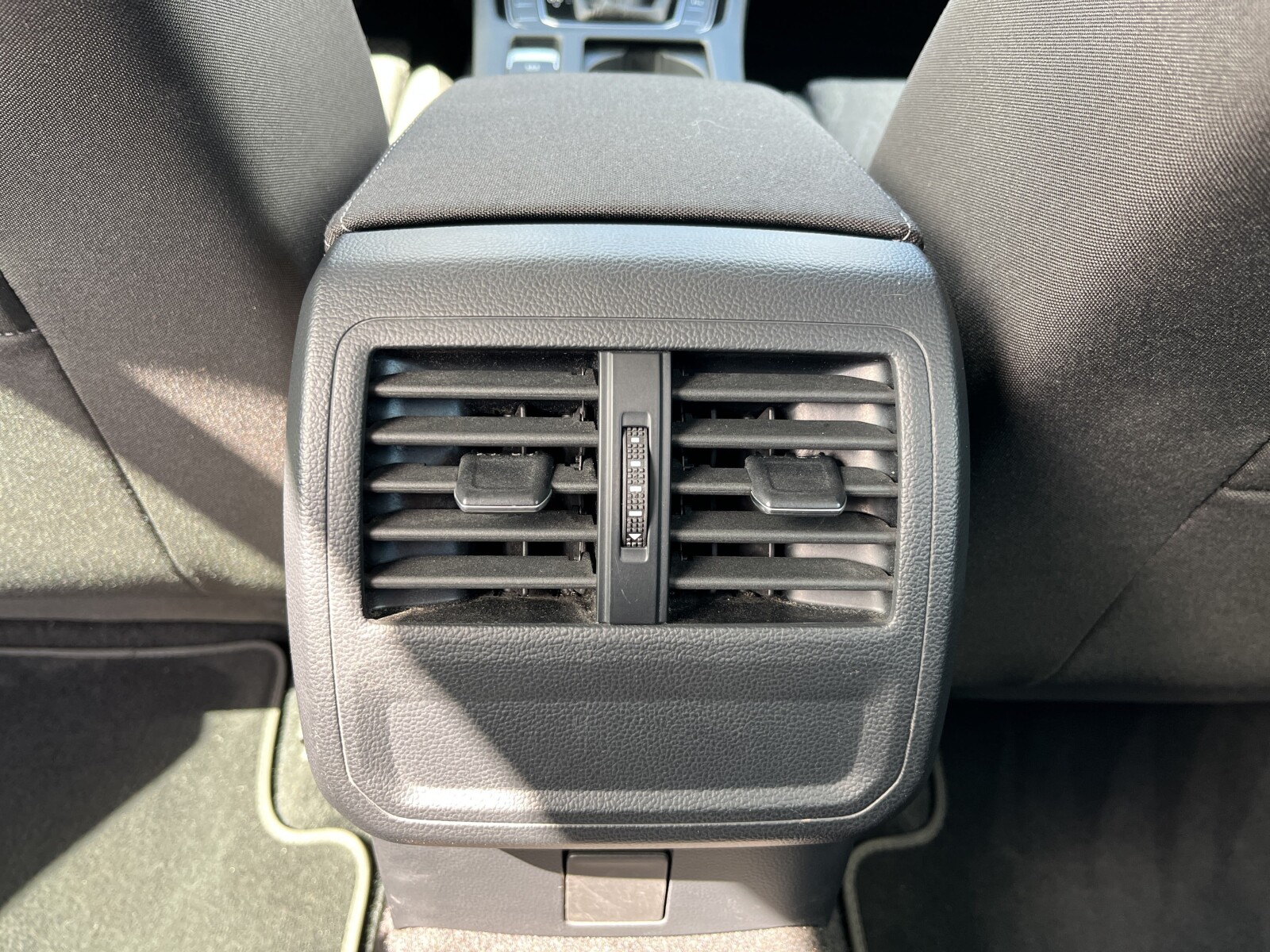 Volkswagen Passat Variant - zdjęcie 15