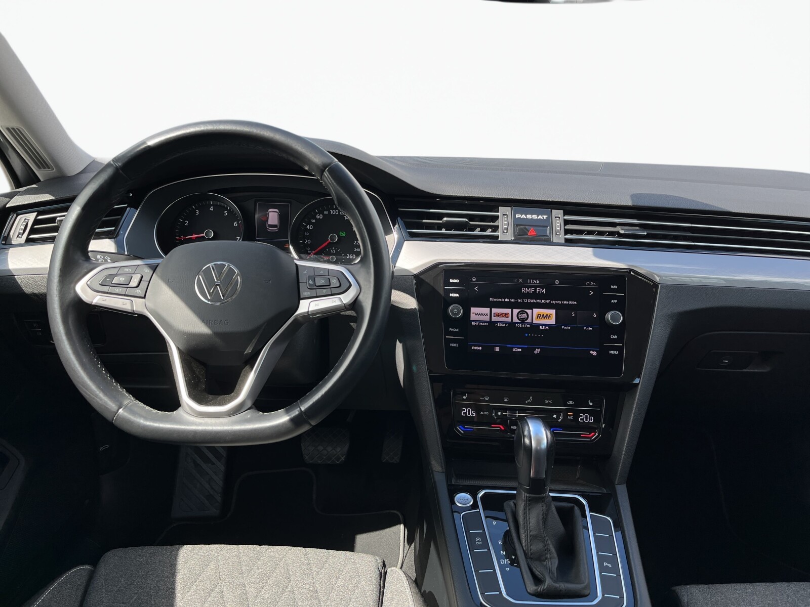 Volkswagen Passat Variant - zdjęcie 16