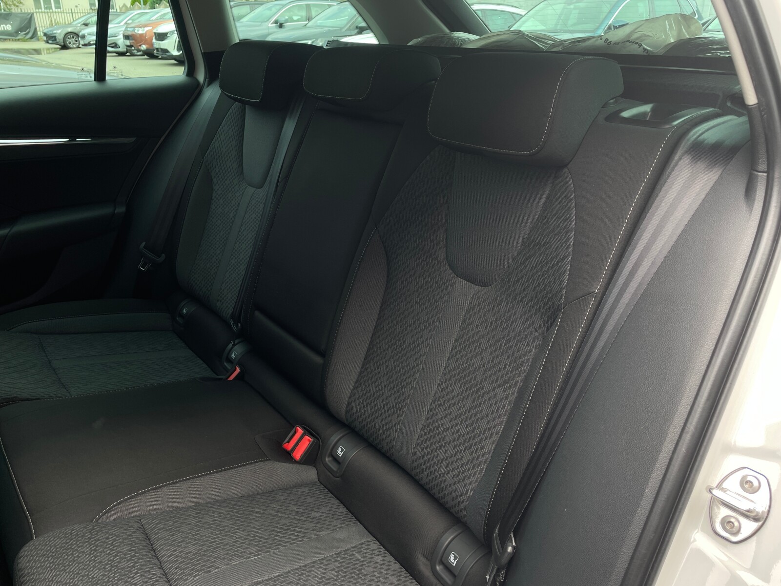 Škoda Octavia Combi - zdjęcie 12
