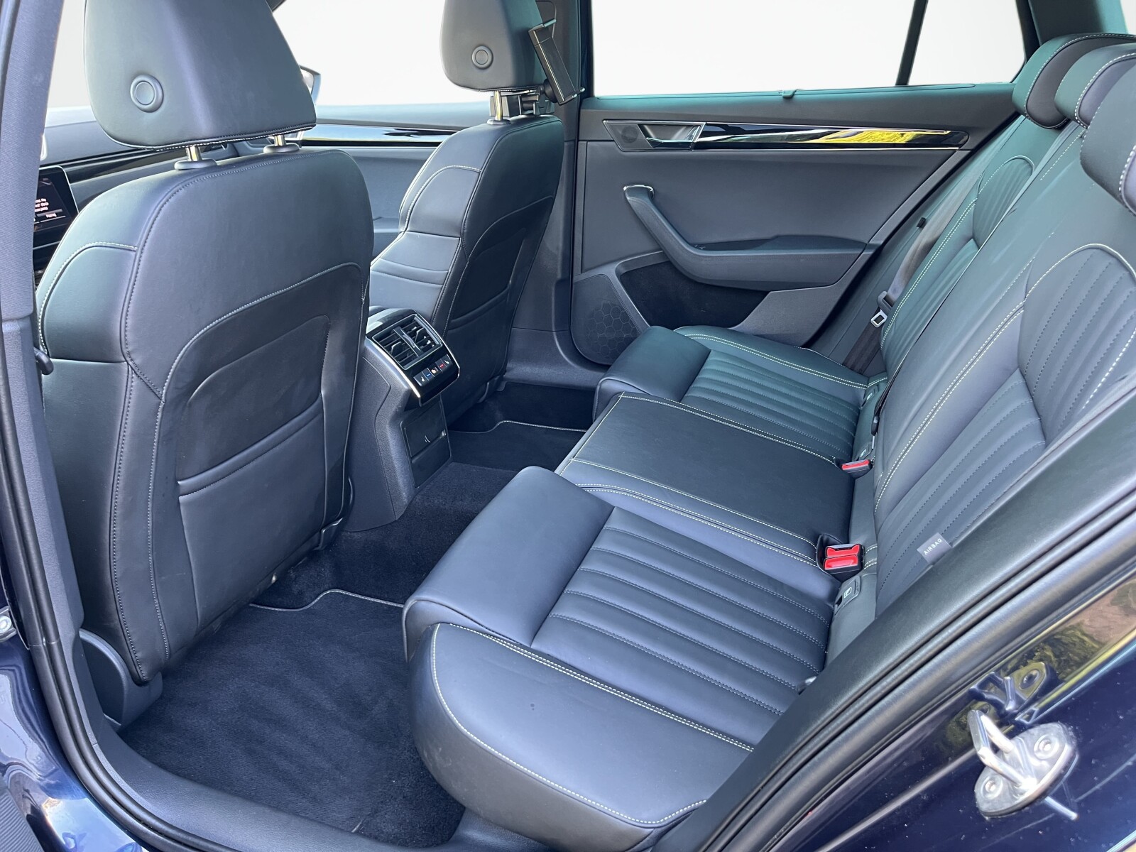 Škoda Superb Combi - zdjęcie 12
