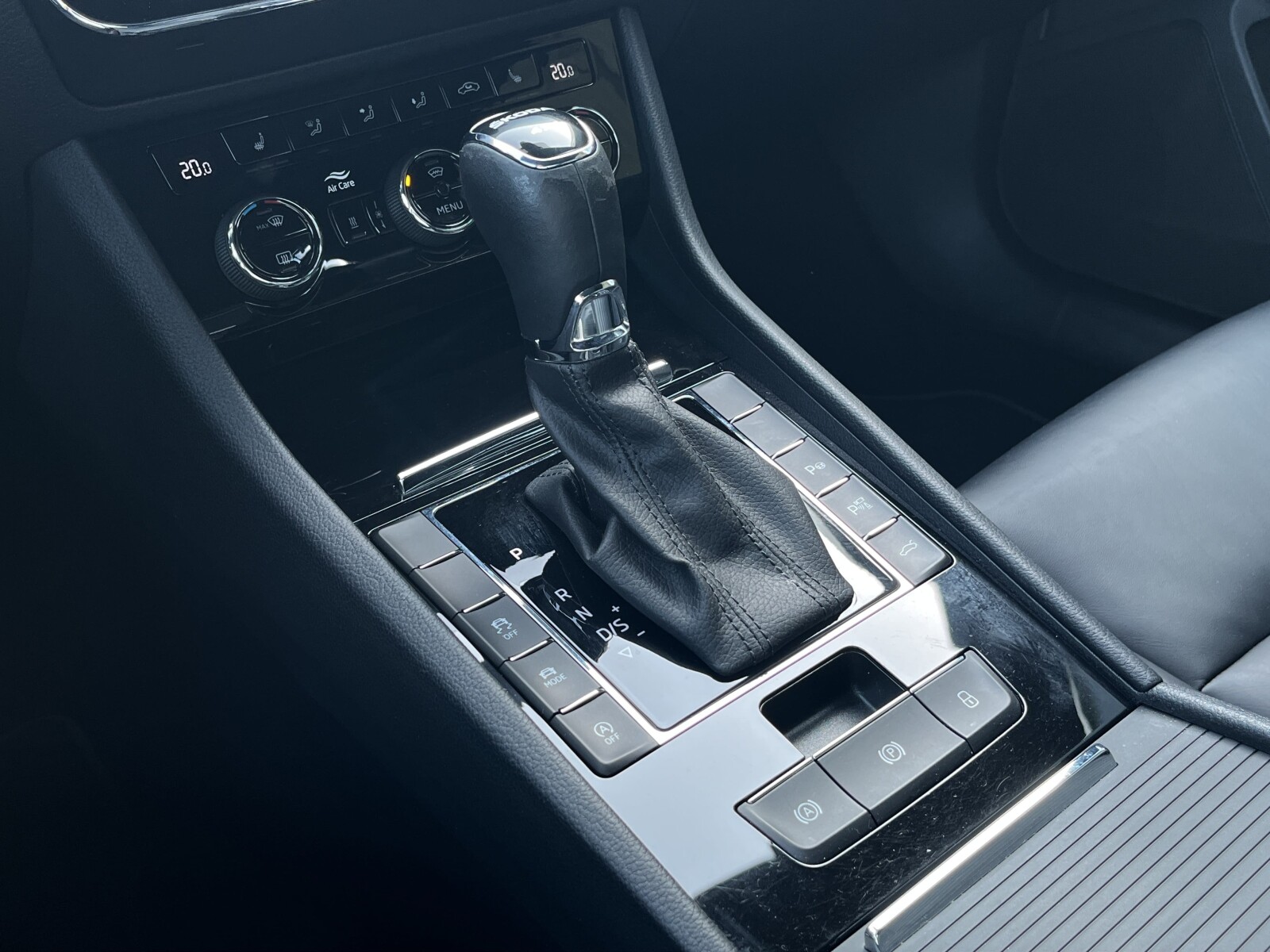 Škoda Superb Combi - zdjęcie 37