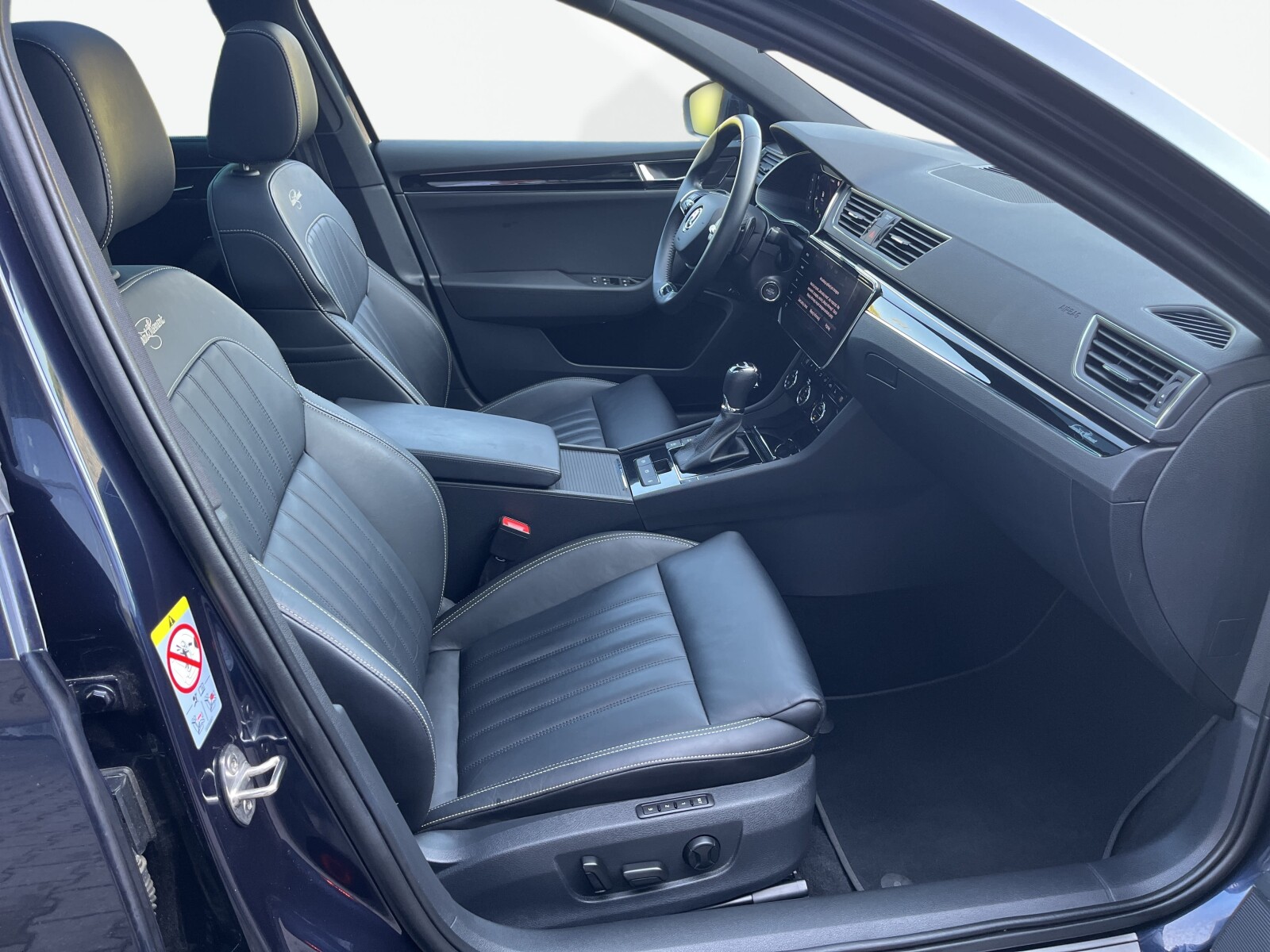 Škoda Superb Combi - zdjęcie 17