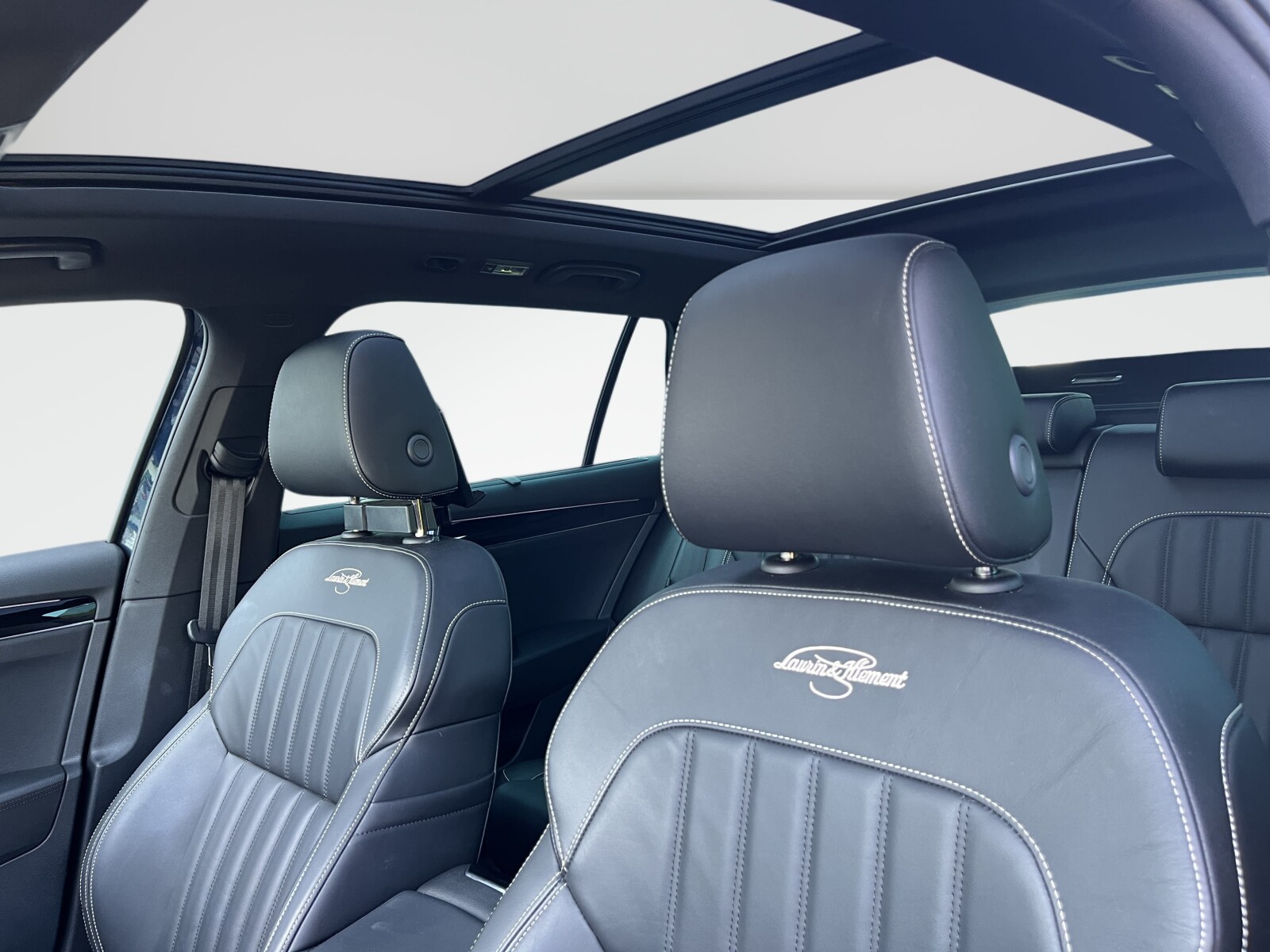Škoda Superb Combi - zdjęcie 19