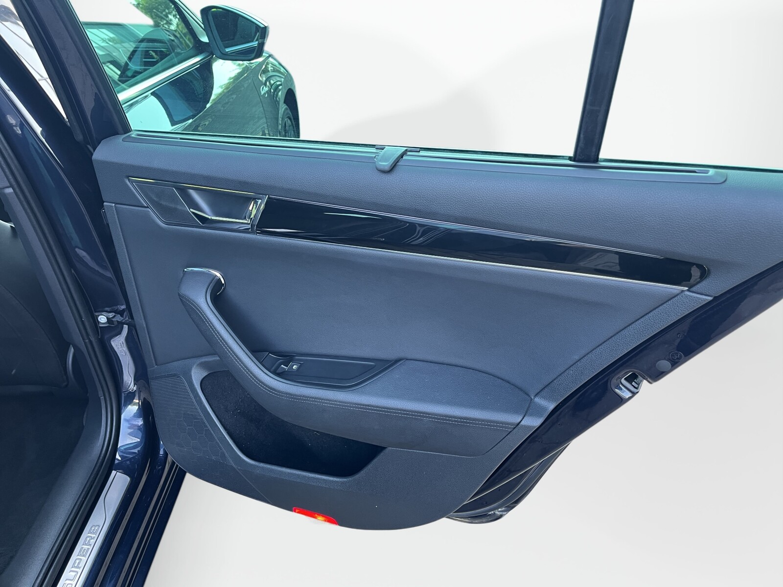 Škoda Superb Combi - zdjęcie 16