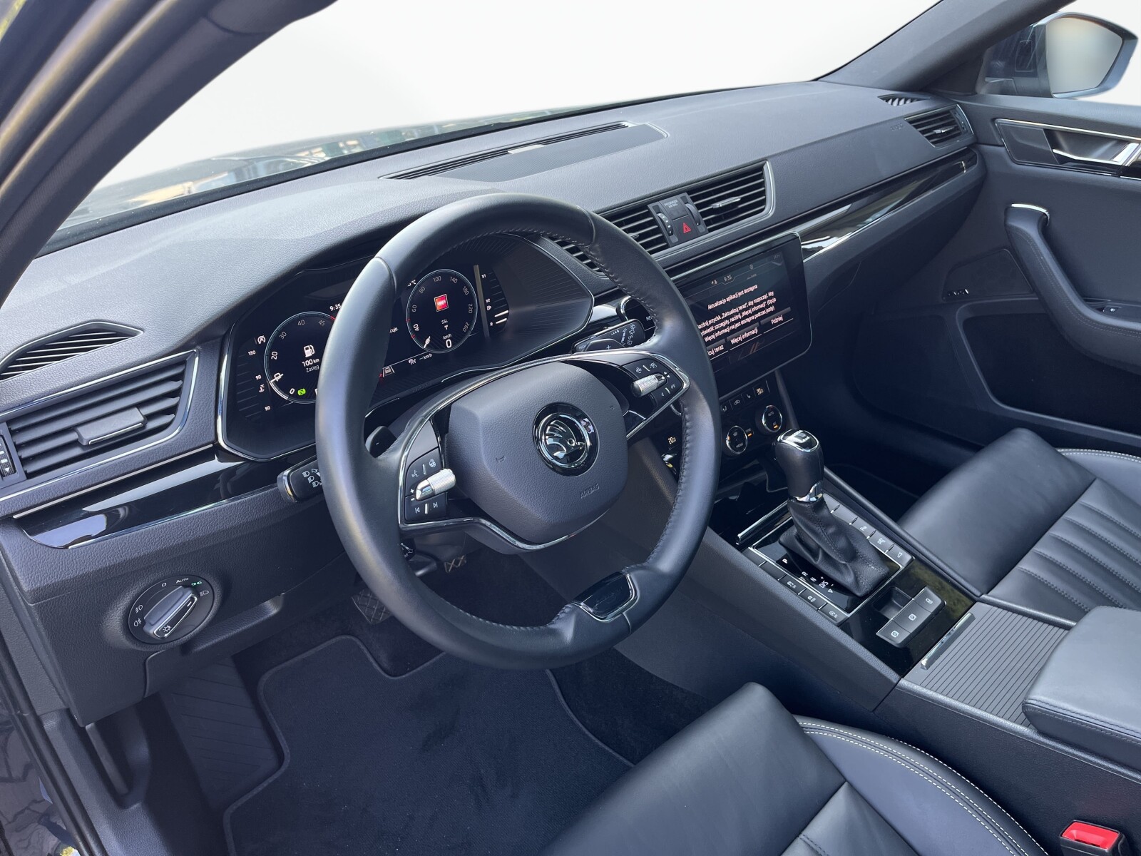 Škoda Superb Combi - zdjęcie 23