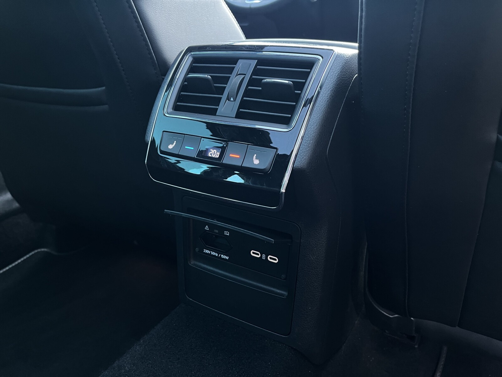 Škoda Superb Combi - zdjęcie 14
