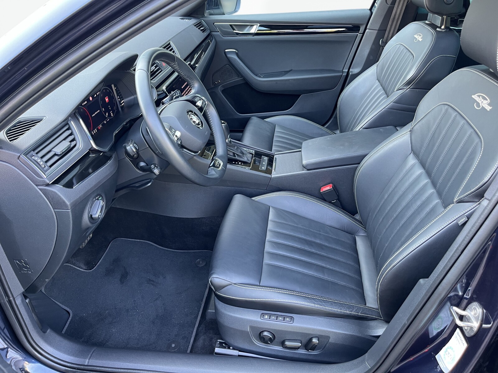 Škoda Superb Combi - zdjęcie 18