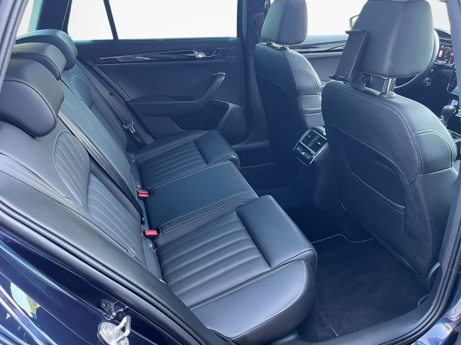Škoda Superb Combi - zdjęcie 13