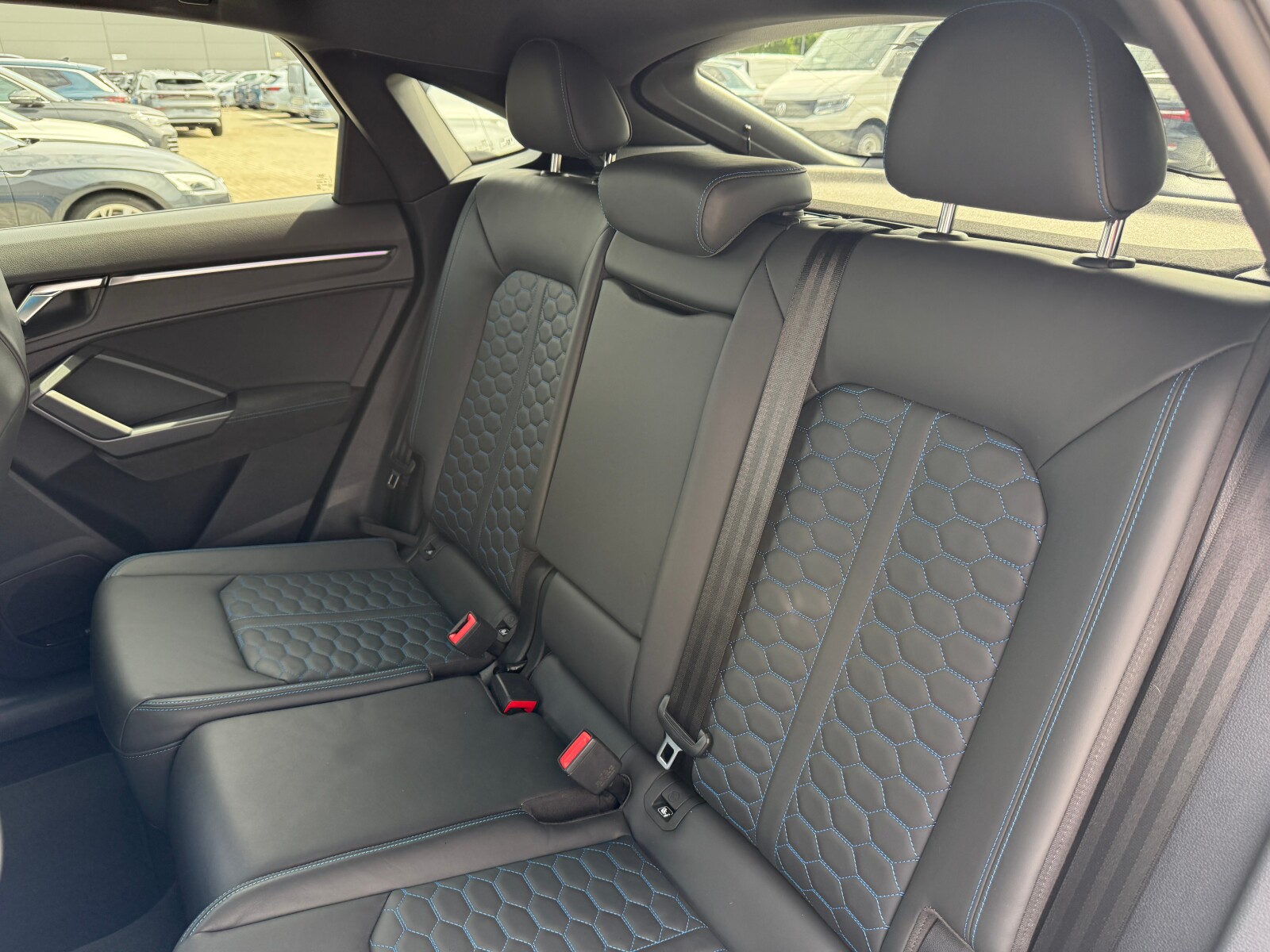 Audi RS Q3 Sportback - zdjęcie 12