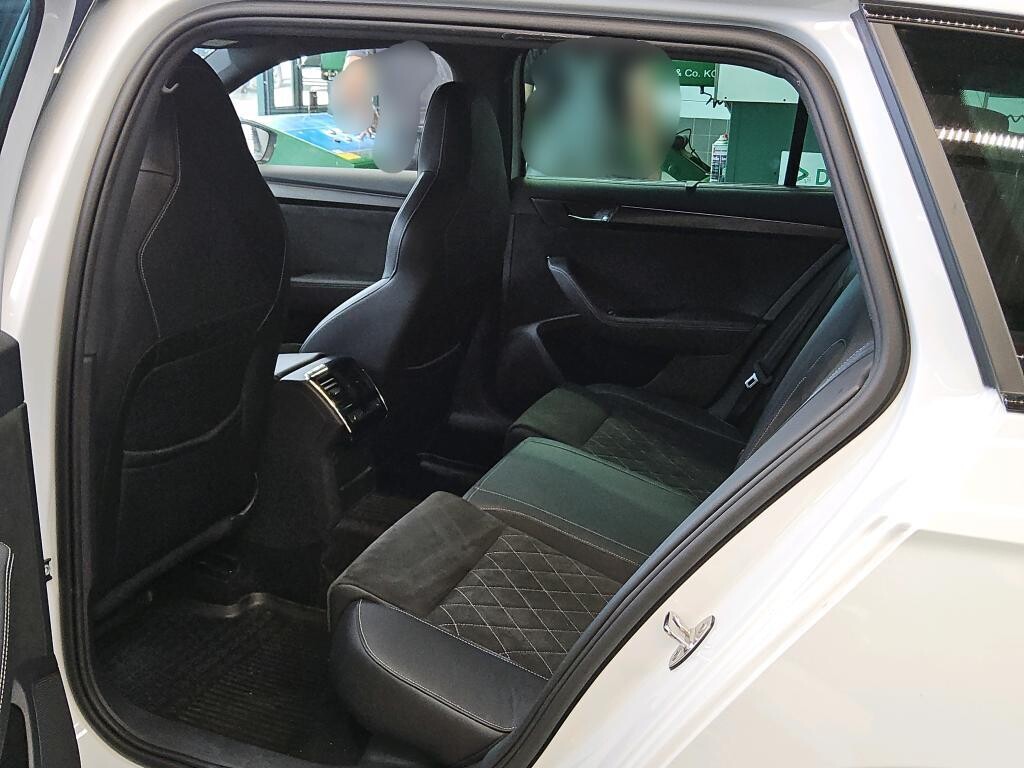 Škoda Superb - zdjęcie 5