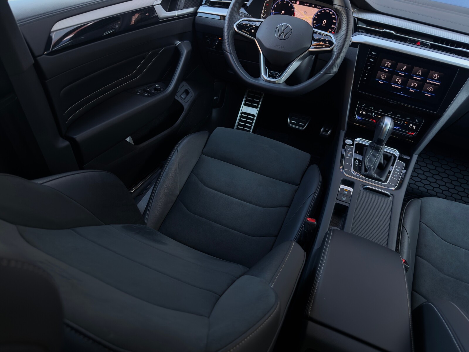 Volkswagen Arteon - zdjęcie 16