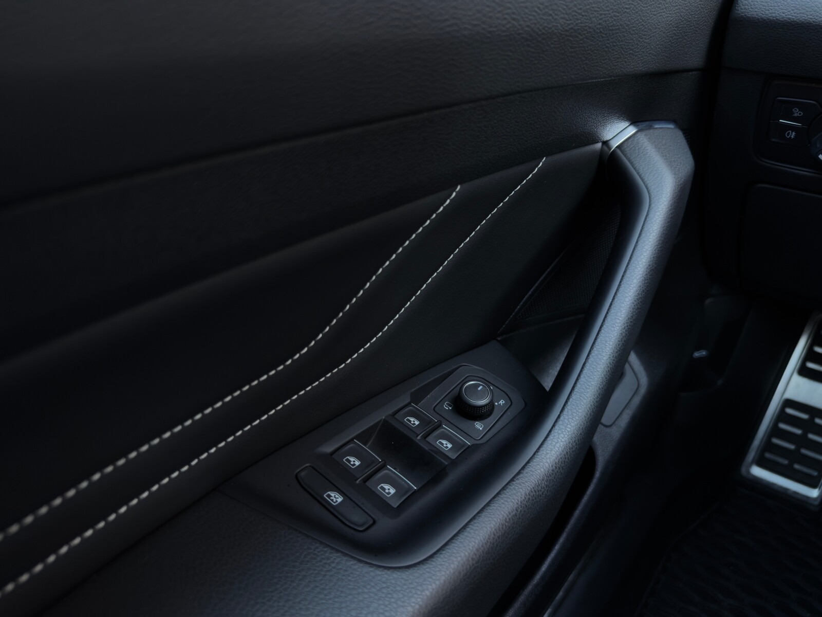 Volkswagen Arteon - zdjęcie 32