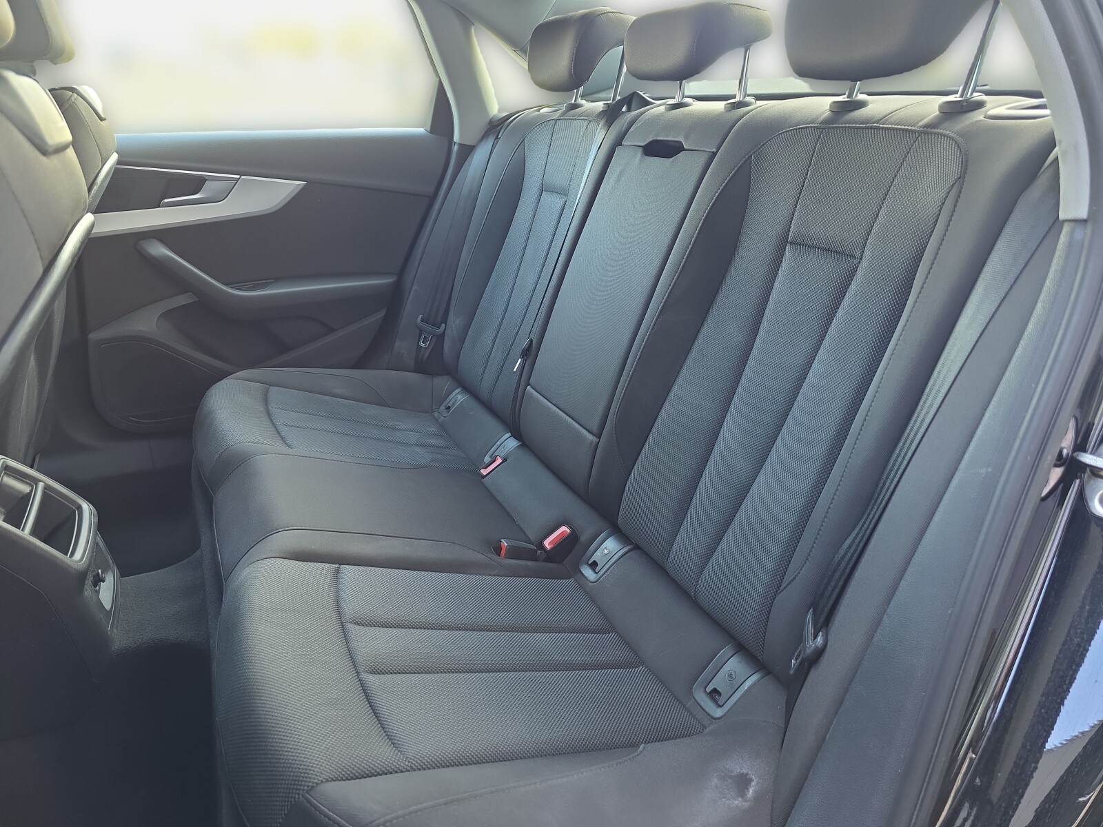 Audi A4 Limousine - zdjęcie 27