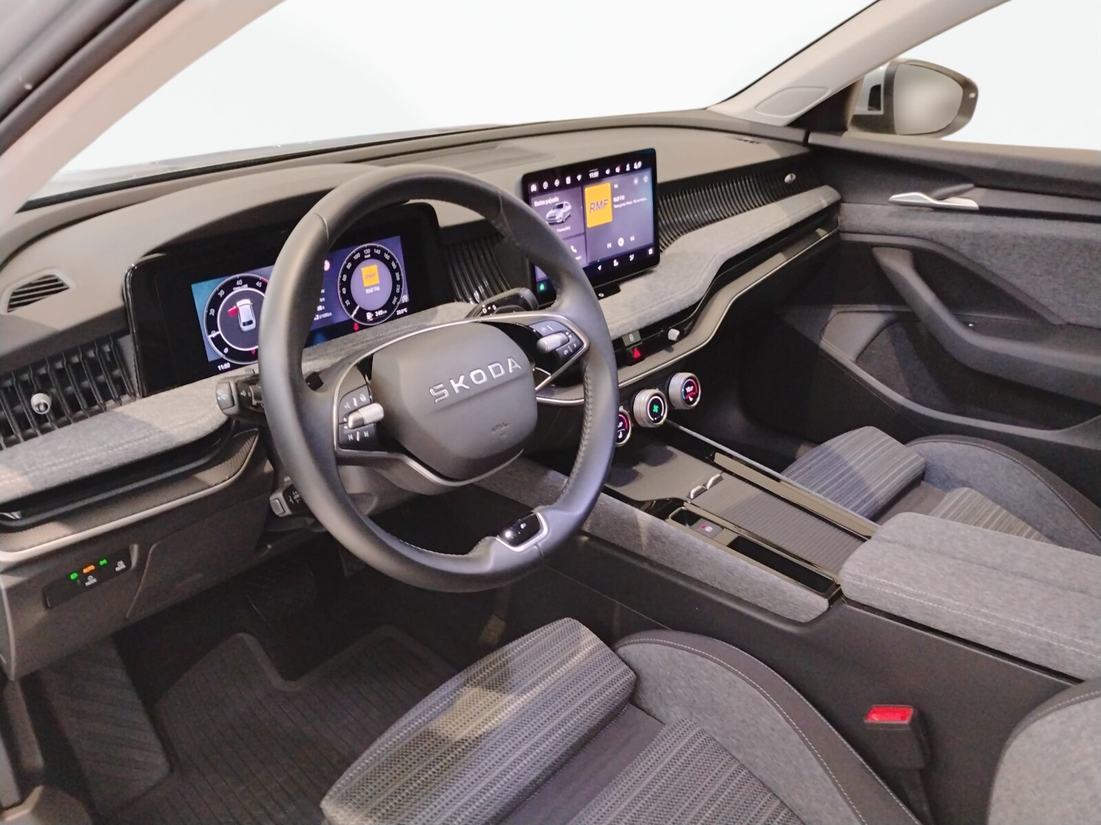 Škoda Superb Combi - zdjęcie 12