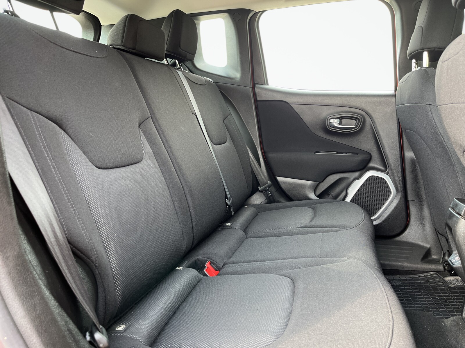 Jeep Renegade - zdjęcie 19
