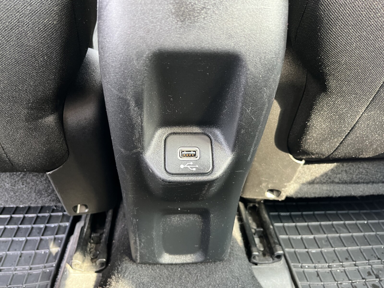 Jeep Renegade - zdjęcie 15