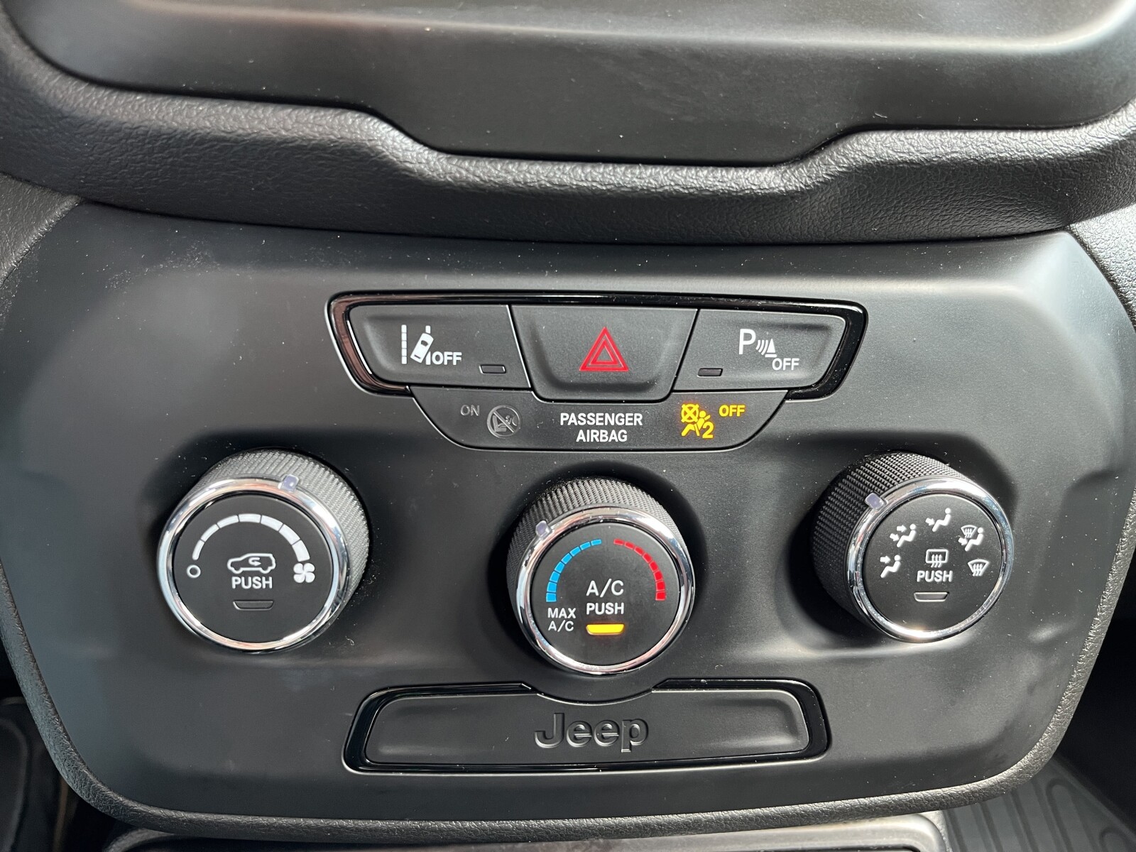 Jeep Renegade - zdjęcie 26