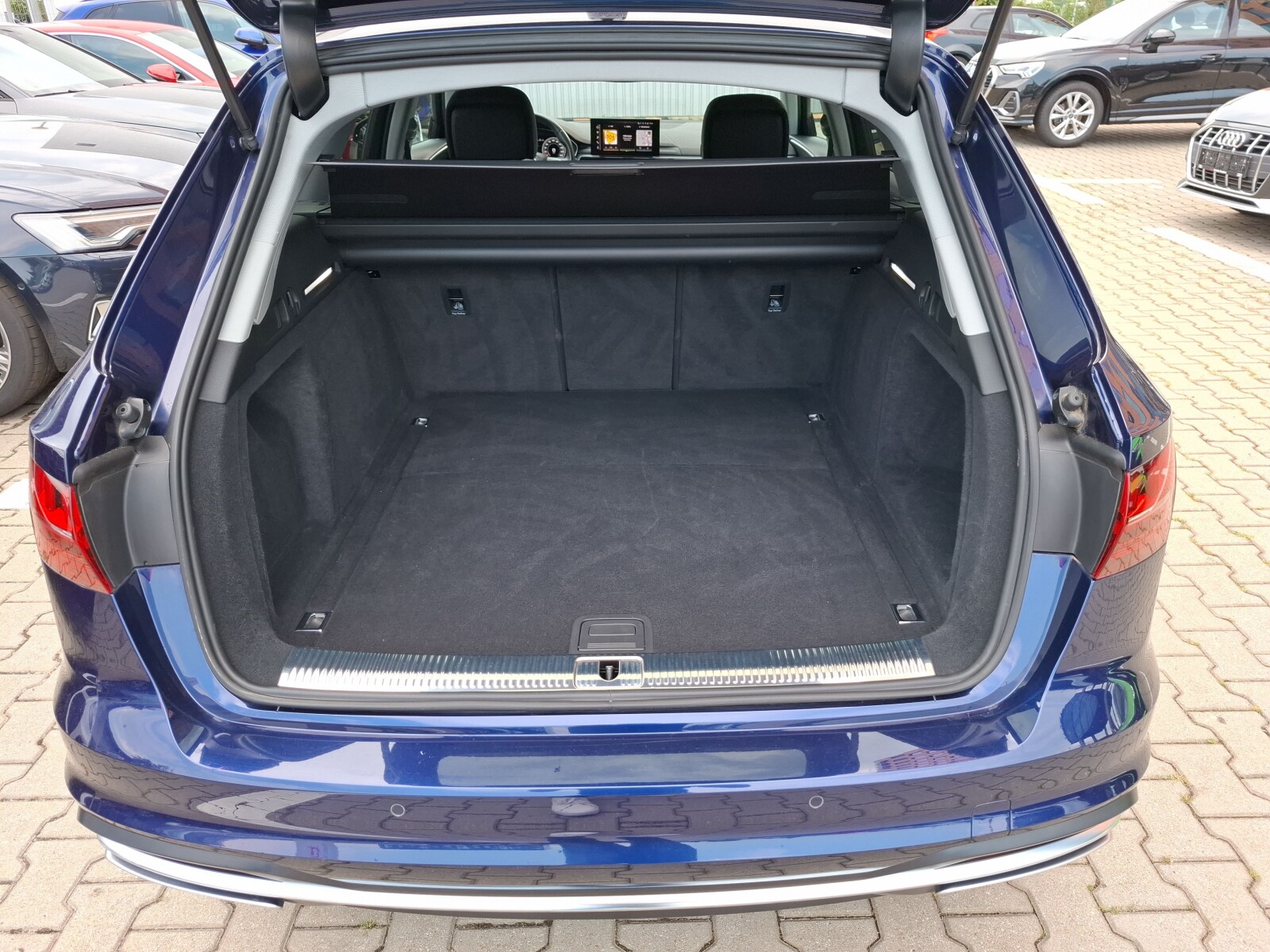 Audi A4 Avant - zdjęcie 9