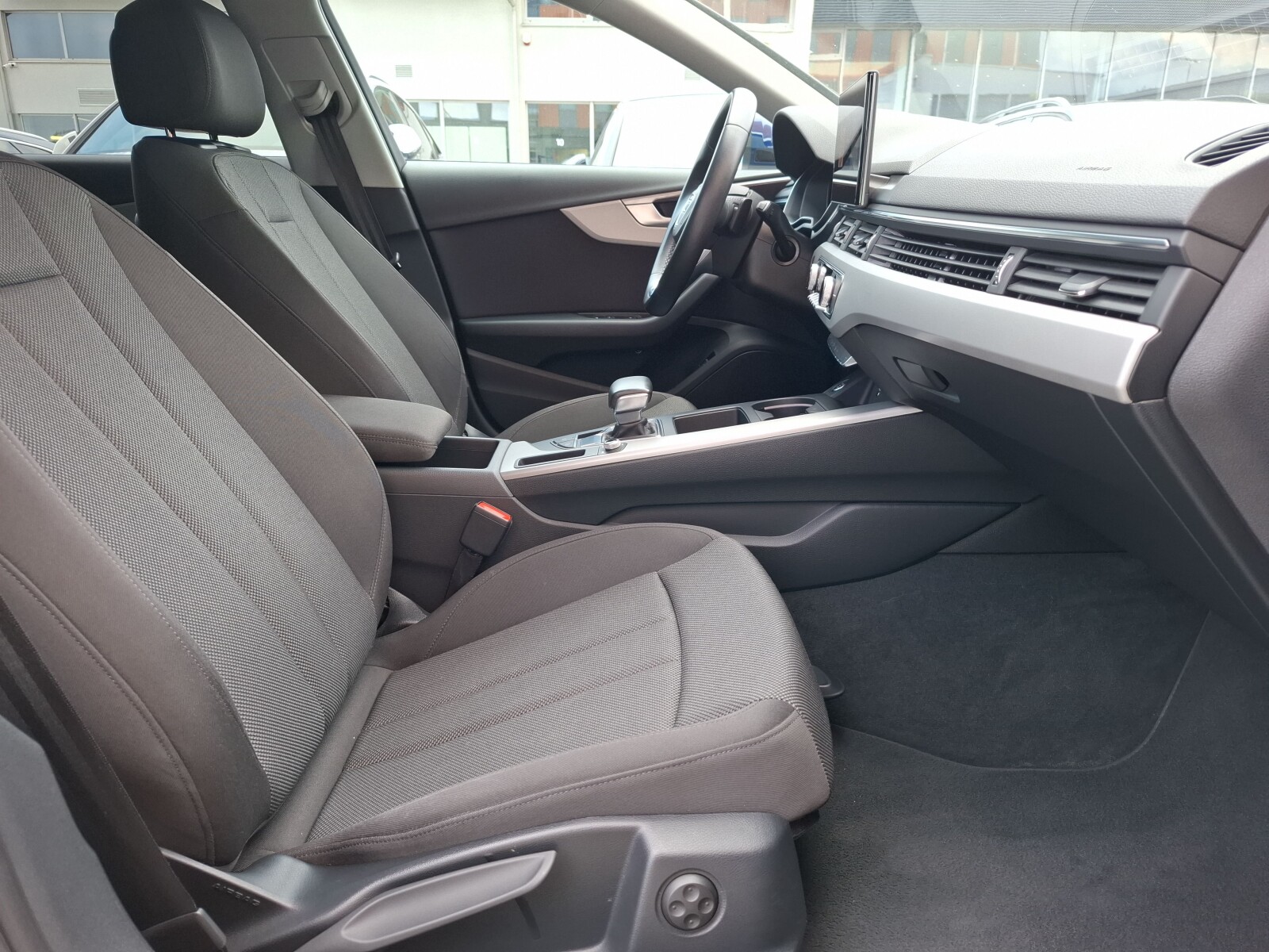 Audi A4 Avant - zdjęcie 18