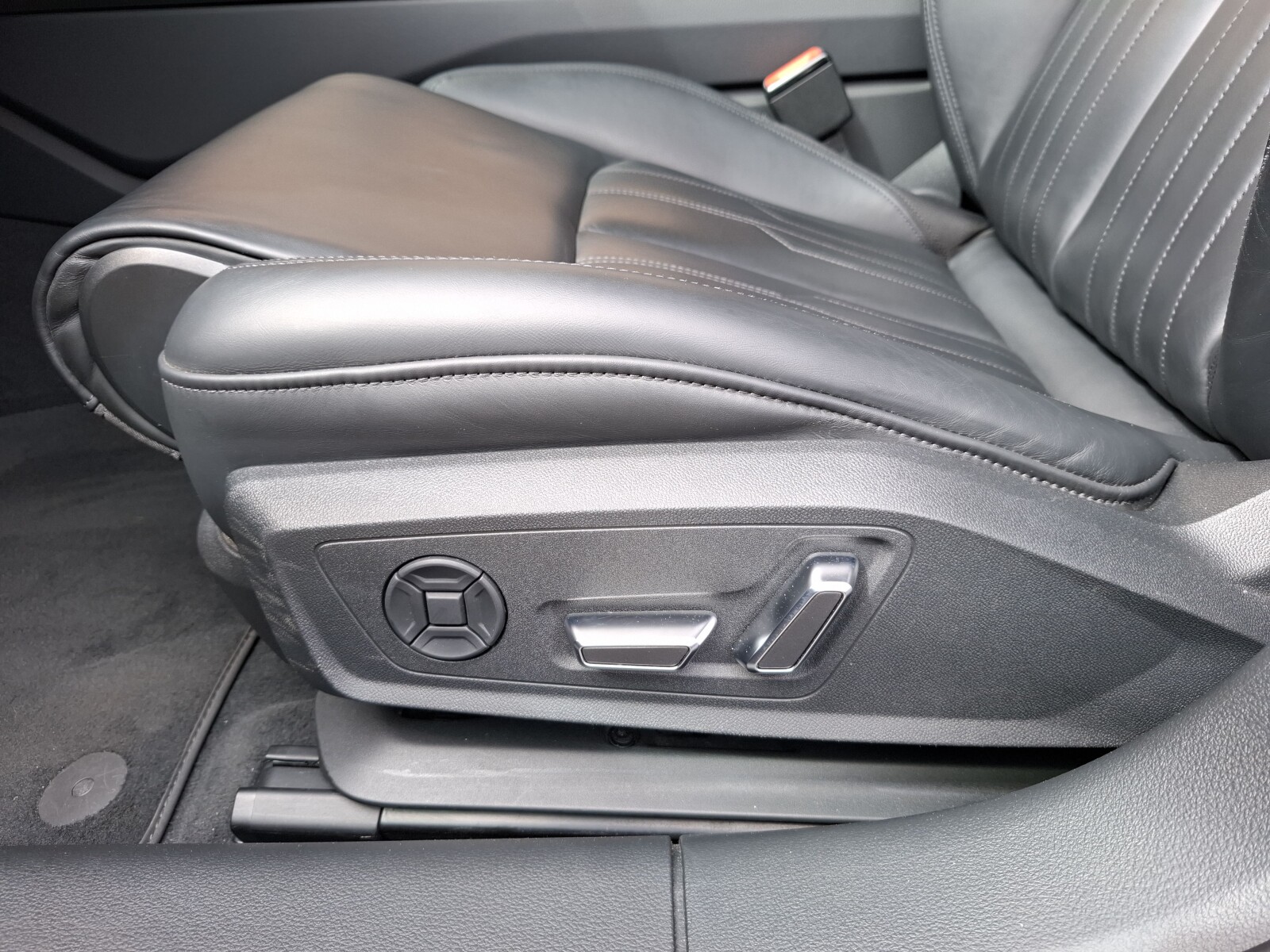 Audi A6 Limousine - zdjęcie 28