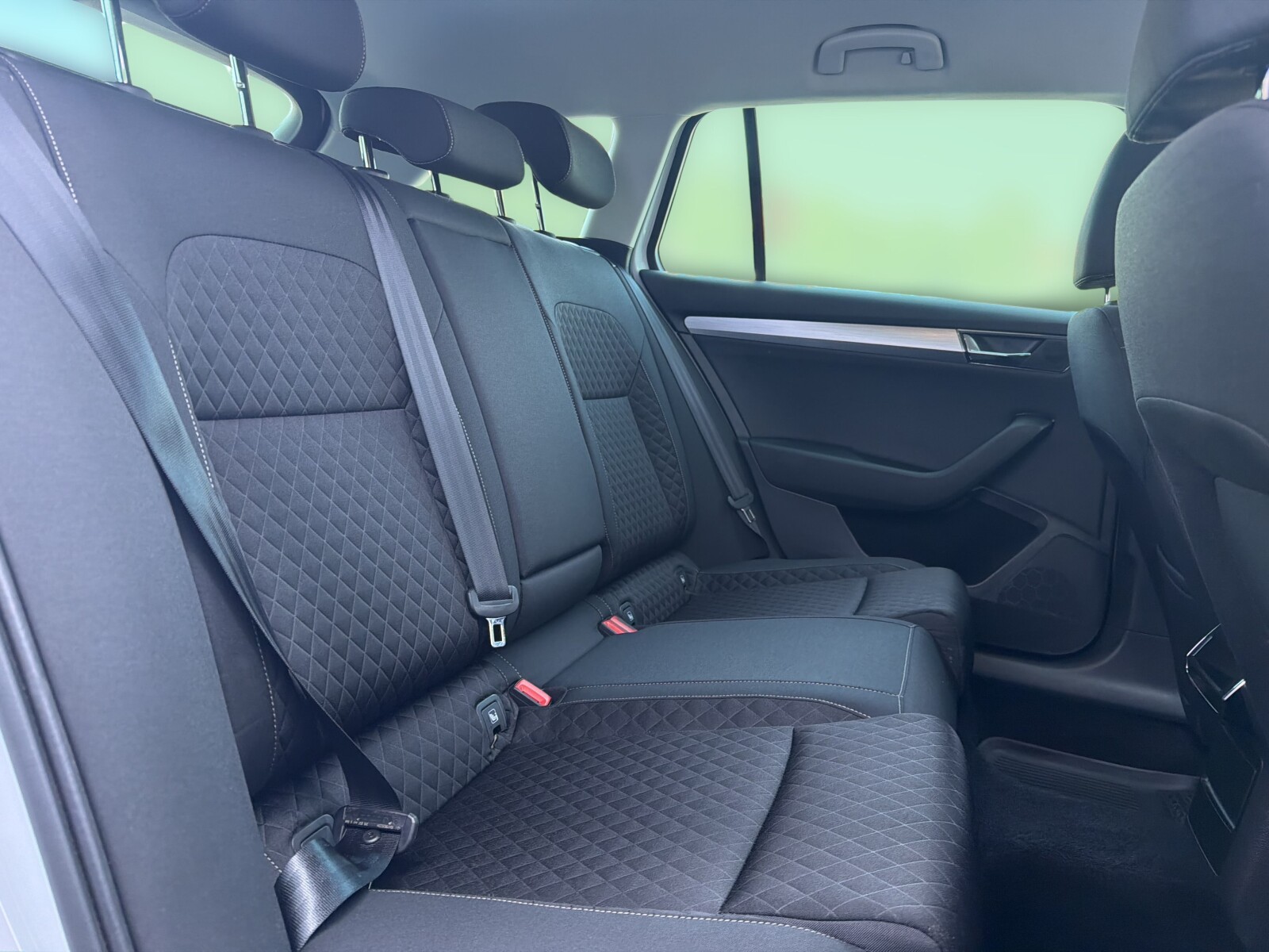 Škoda Superb Combi - zdjęcie 18