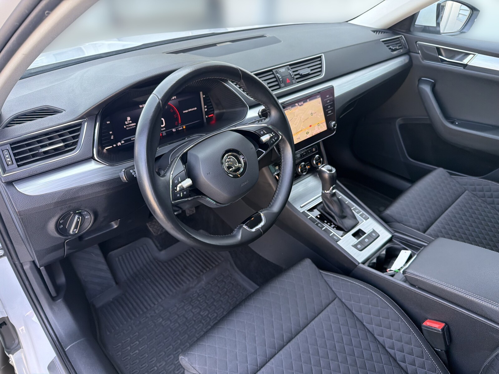 Škoda Superb Combi - zdjęcie 9