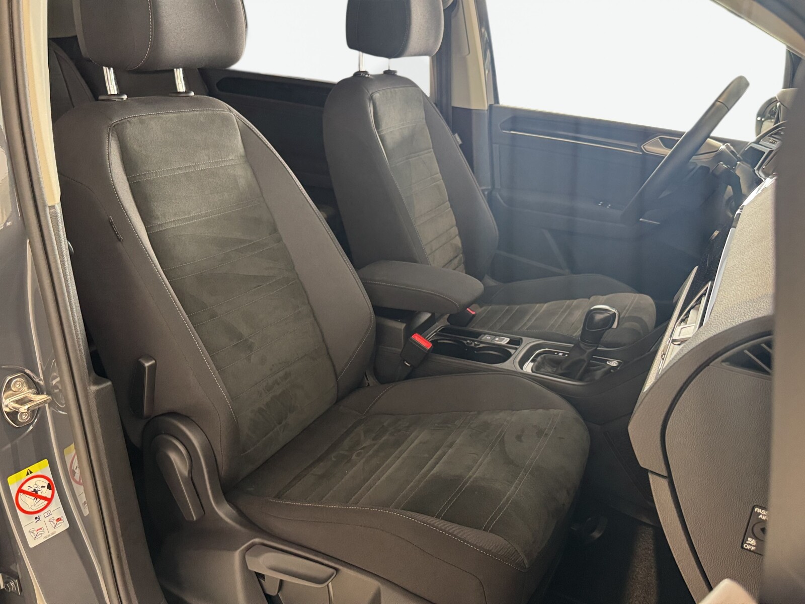 Volkswagen Touran - zdjęcie 17