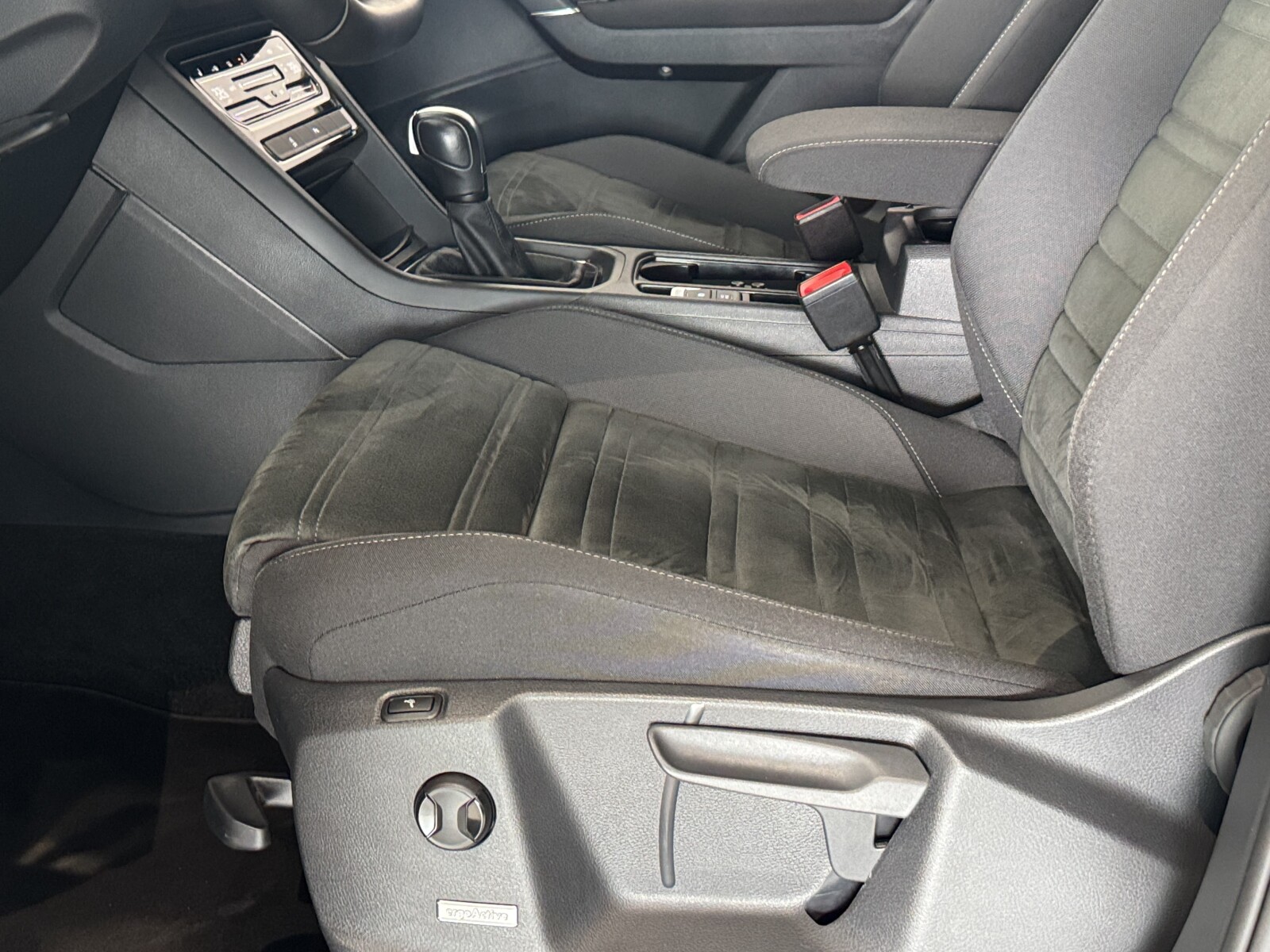 Volkswagen Touran - zdjęcie 22