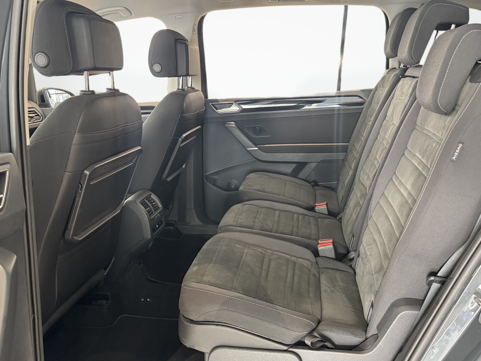 Volkswagen Touran - zdjęcie 12