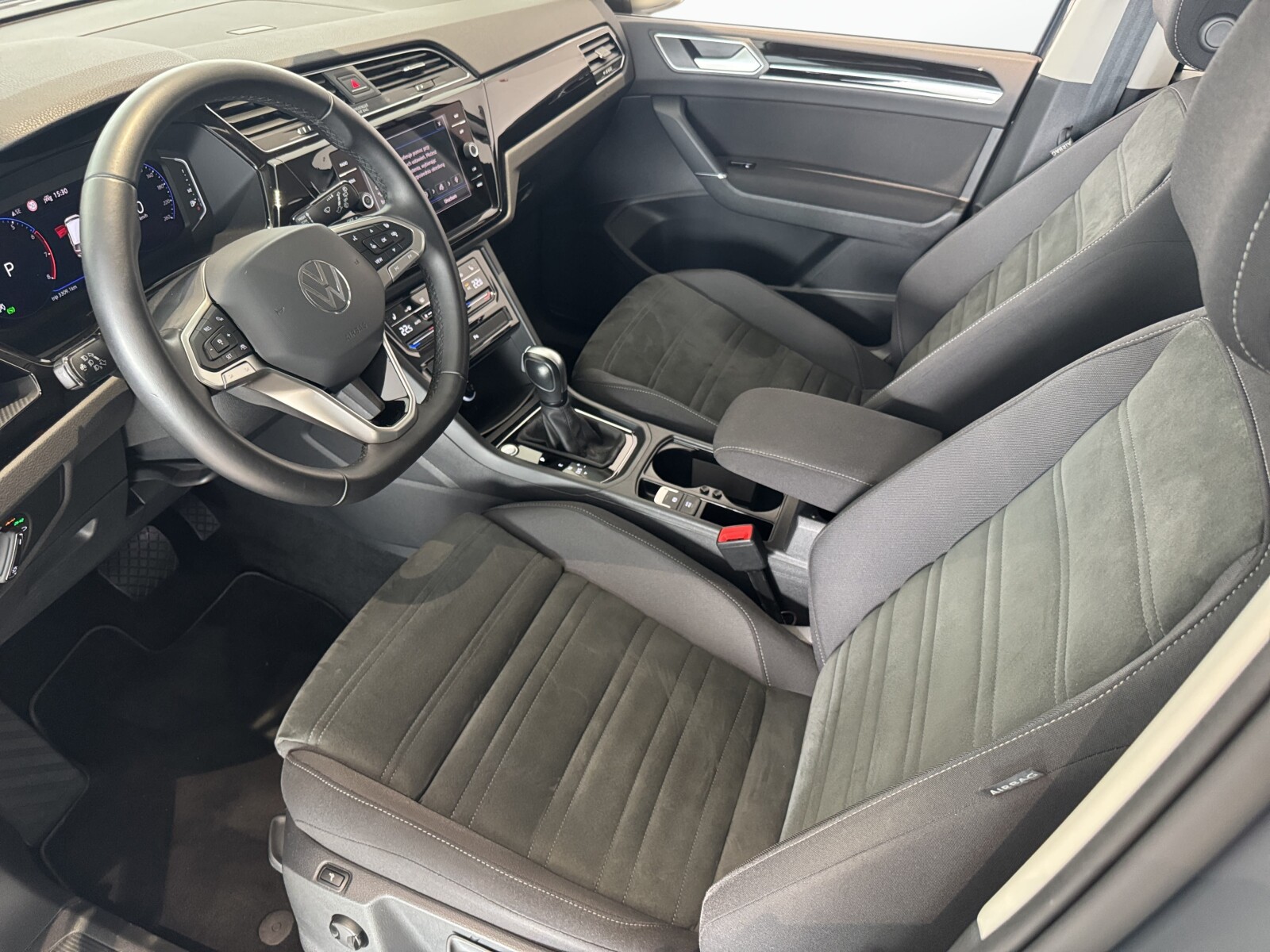 Volkswagen Touran - zdjęcie 10
