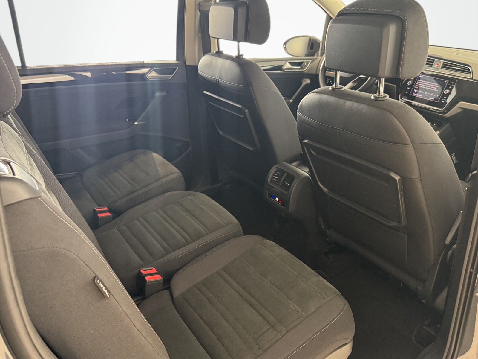 Volkswagen Touran - zdjęcie 16