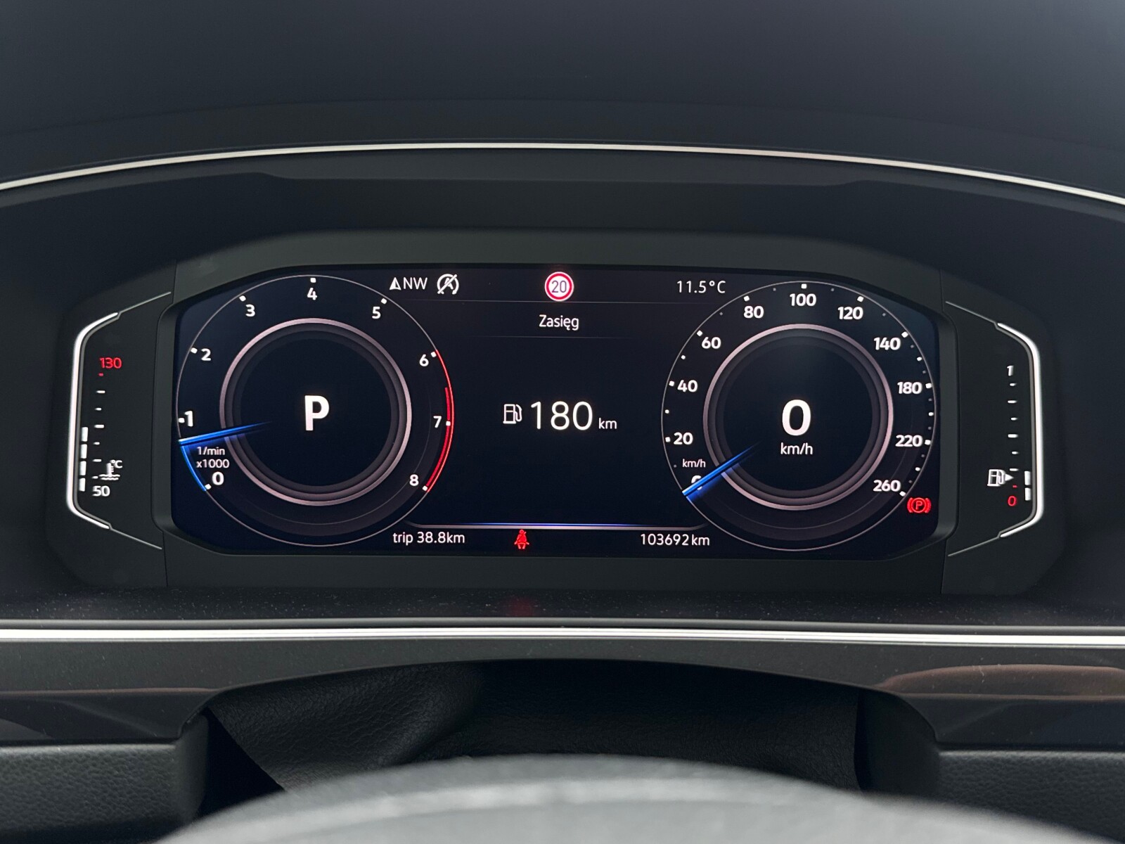 Volkswagen Tiguan - zdjęcie 18
