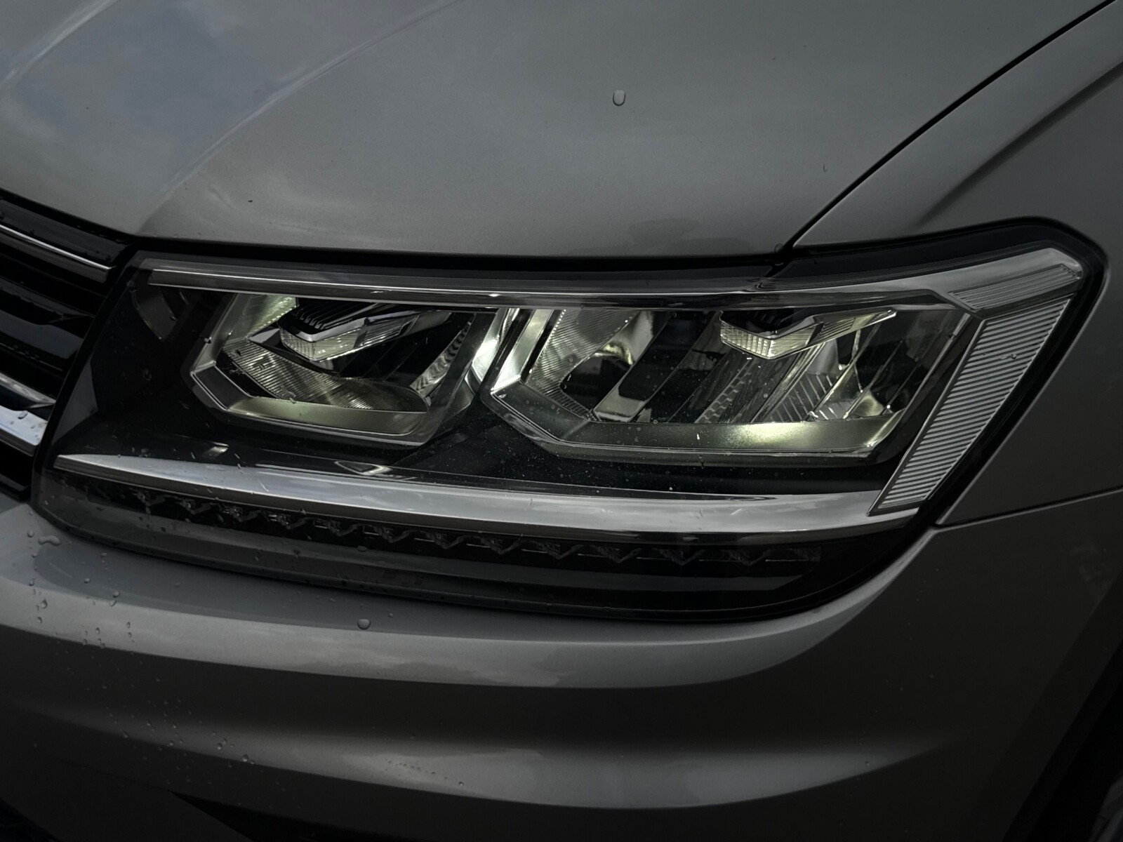 Volkswagen Tiguan - zdjęcie 38