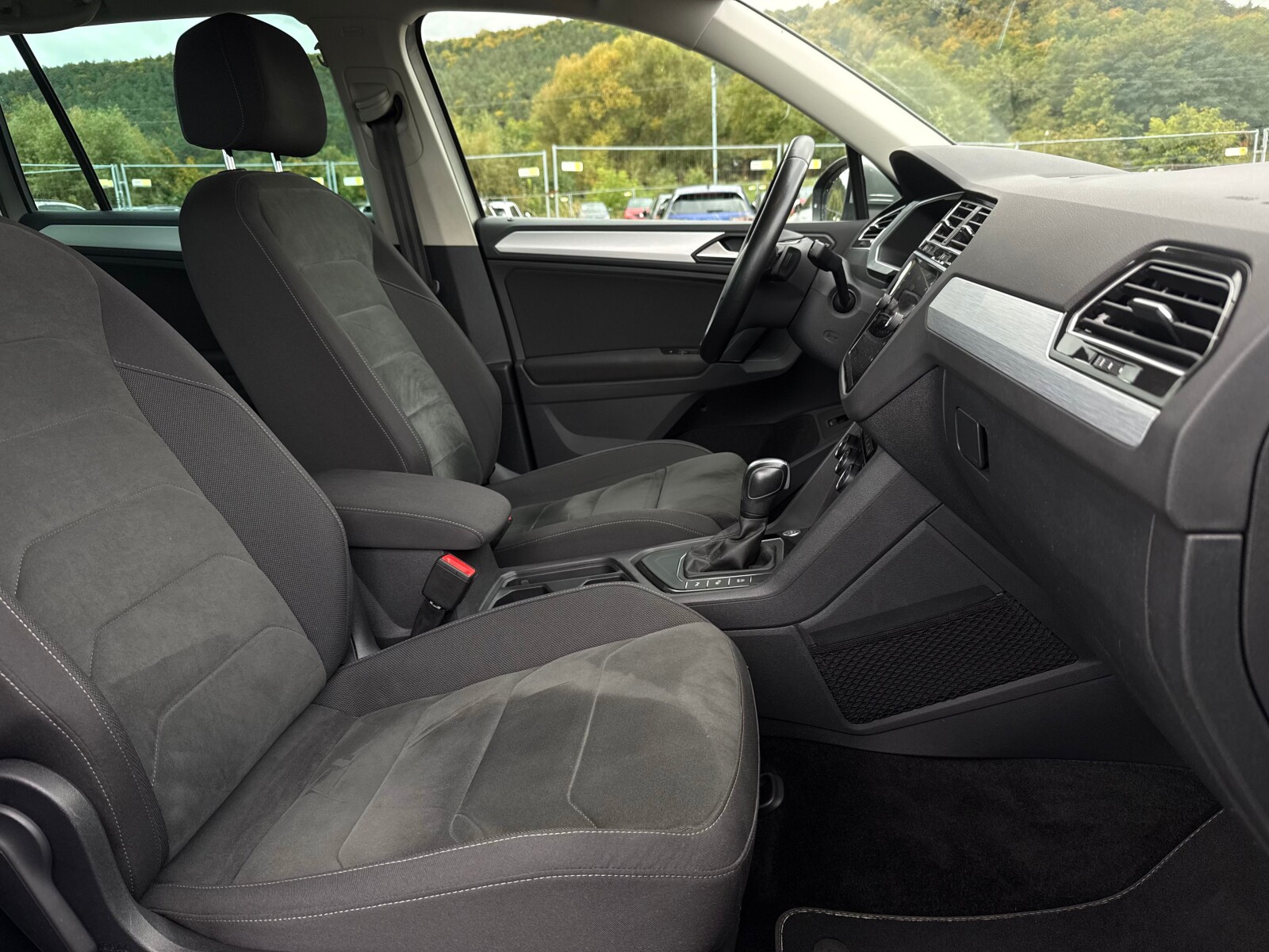 Volkswagen Tiguan - zdjęcie 13