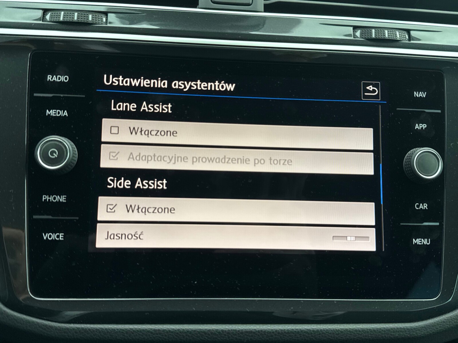 Volkswagen Tiguan - zdjęcie 28