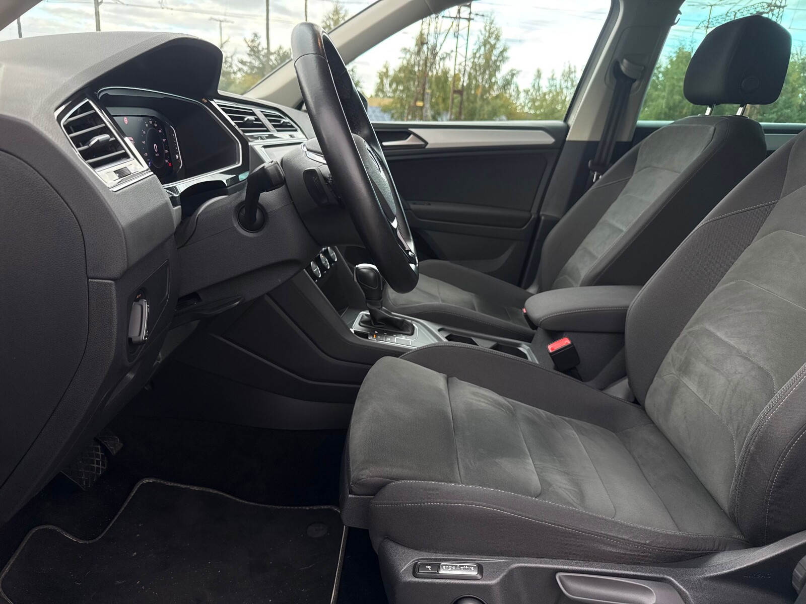 Volkswagen Tiguan - zdjęcie 10