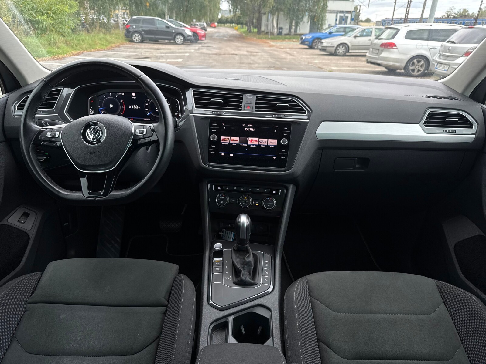 Volkswagen Tiguan - zdjęcie 9
