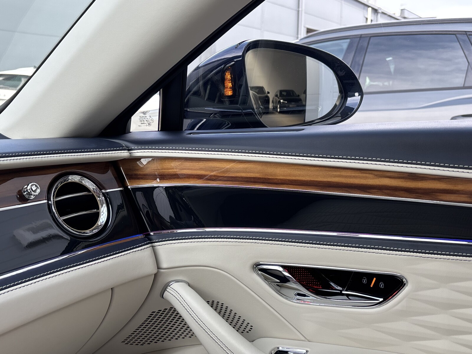 Bentley Continental Flying Spur - zdjęcie 21