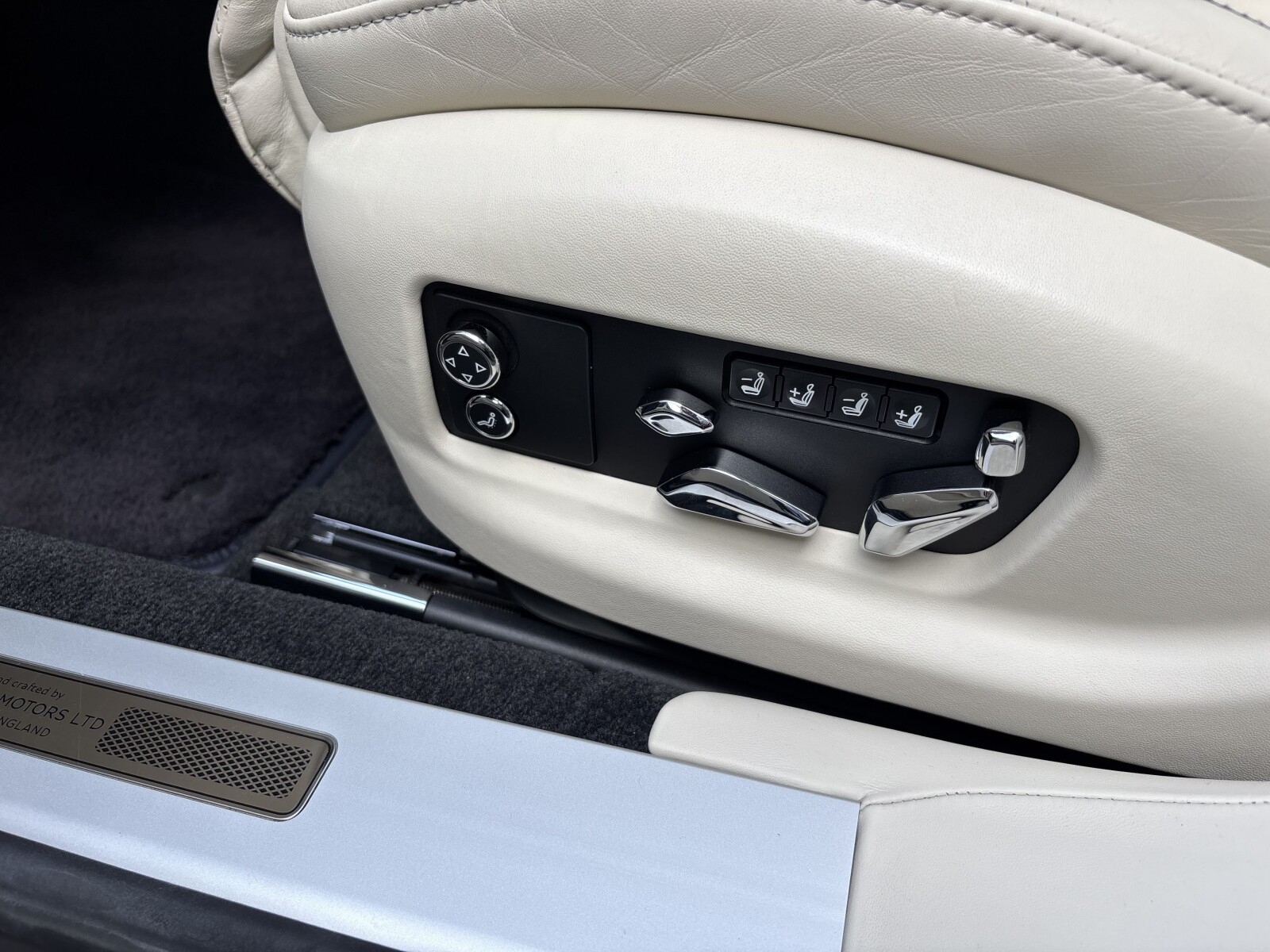 Bentley Continental Flying Spur - zdjęcie 38