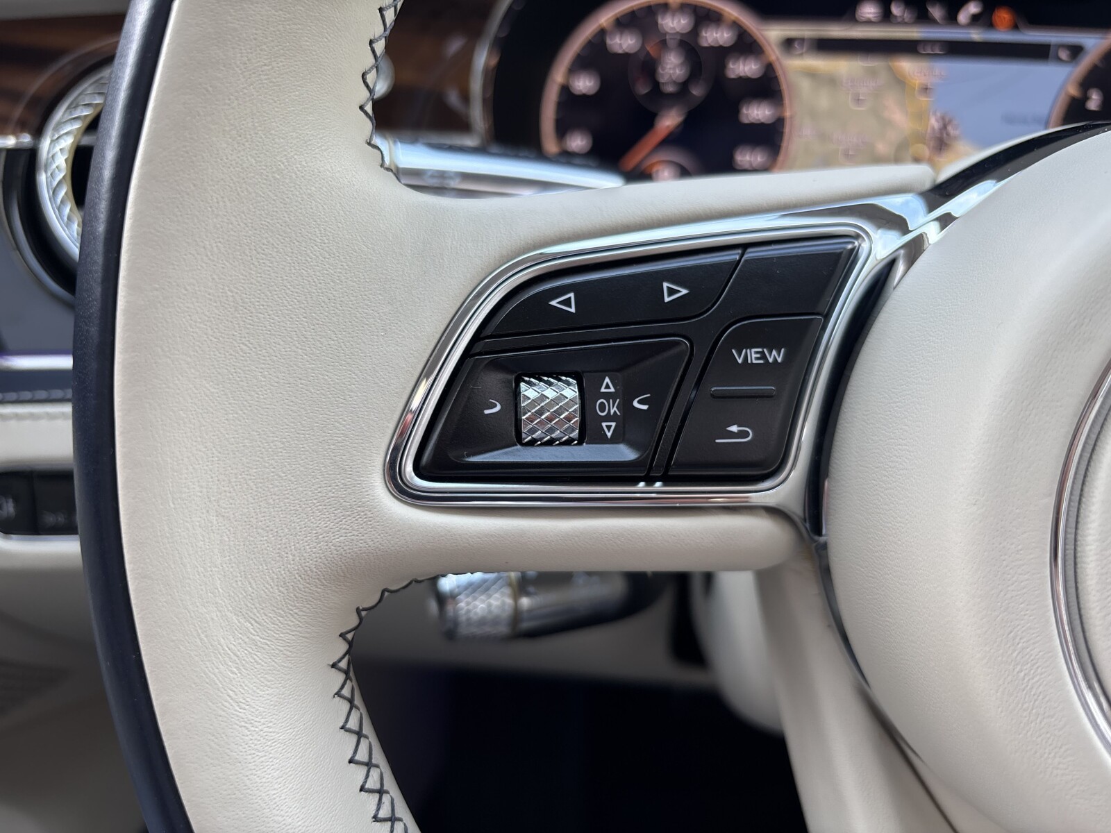 Bentley Continental Flying Spur - zdjęcie 11