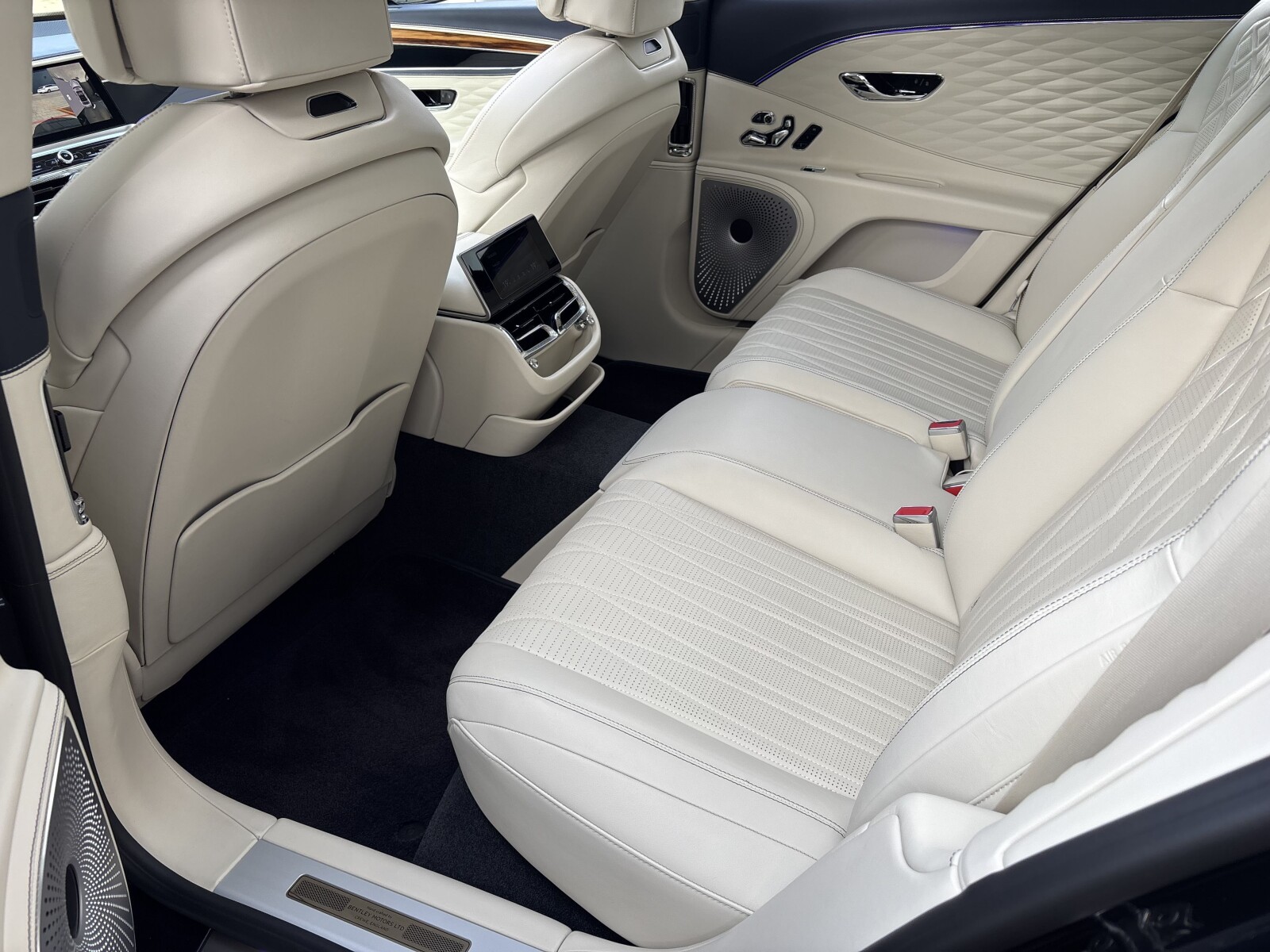 Bentley Continental Flying Spur - zdjęcie 28