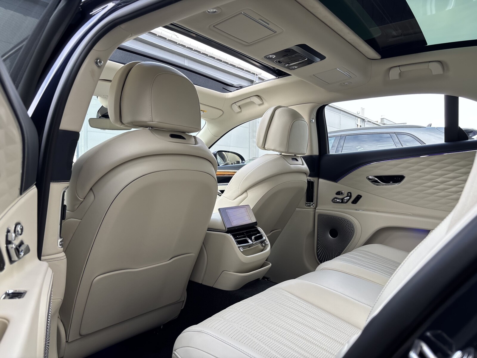 Bentley Continental Flying Spur - zdjęcie 29