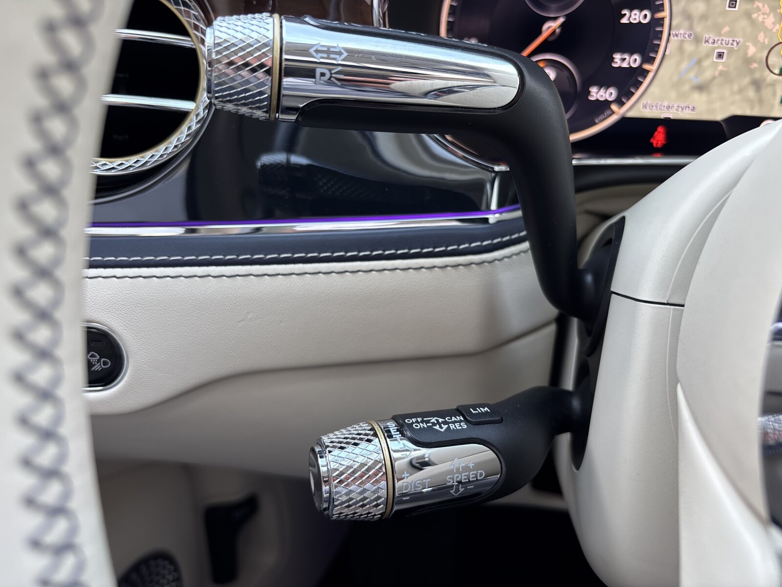 Bentley Continental Flying Spur - zdjęcie 12