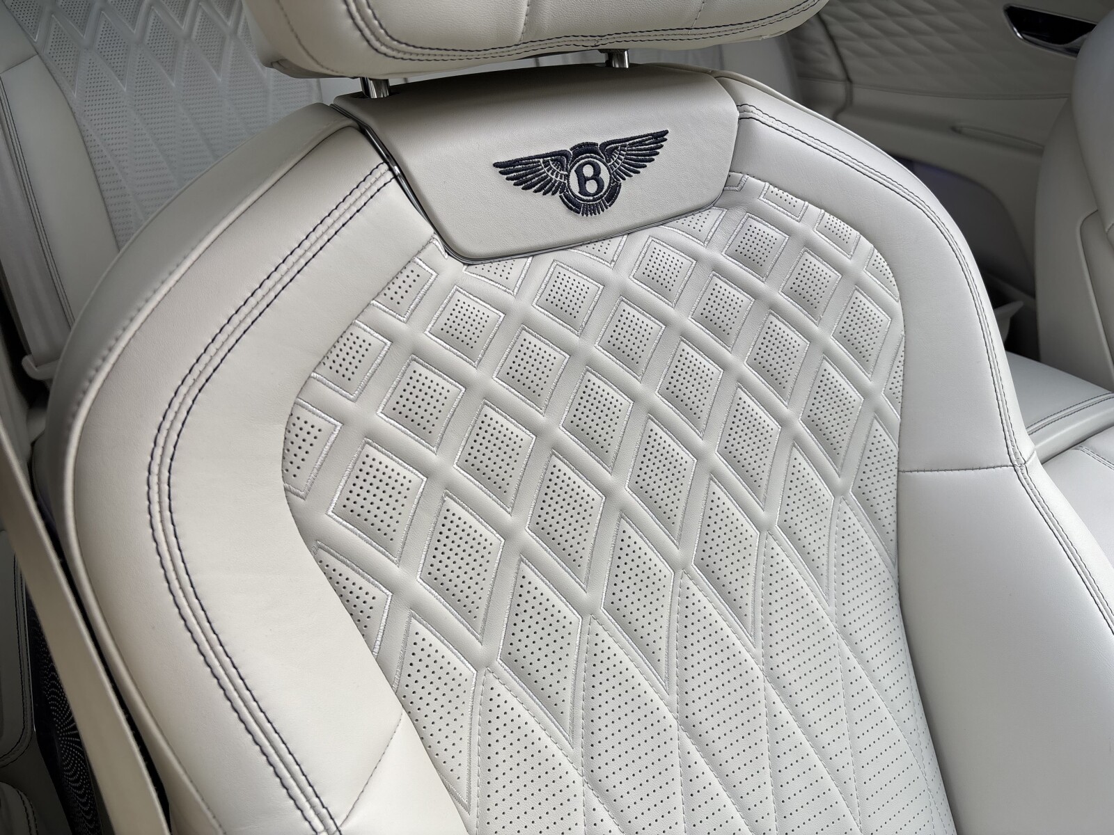 Bentley Continental Flying Spur - zdjęcie 34