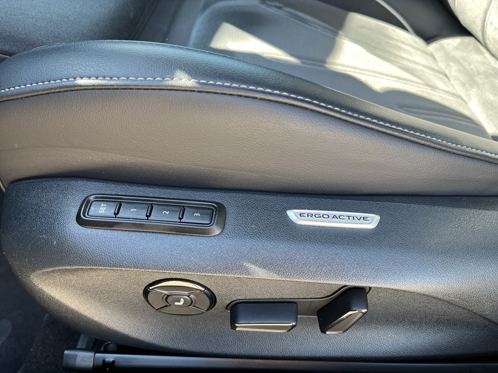 Volkswagen Passat Variant - zdjęcie 11