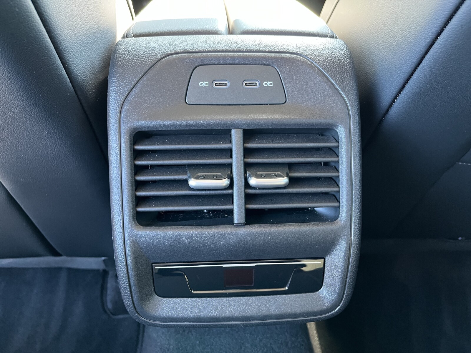 Volkswagen Passat Variant - zdjęcie 15