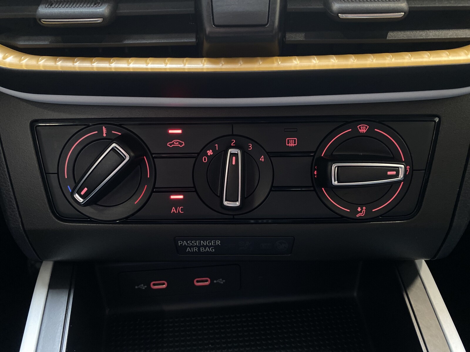 Seat Arona - zdjęcie 13