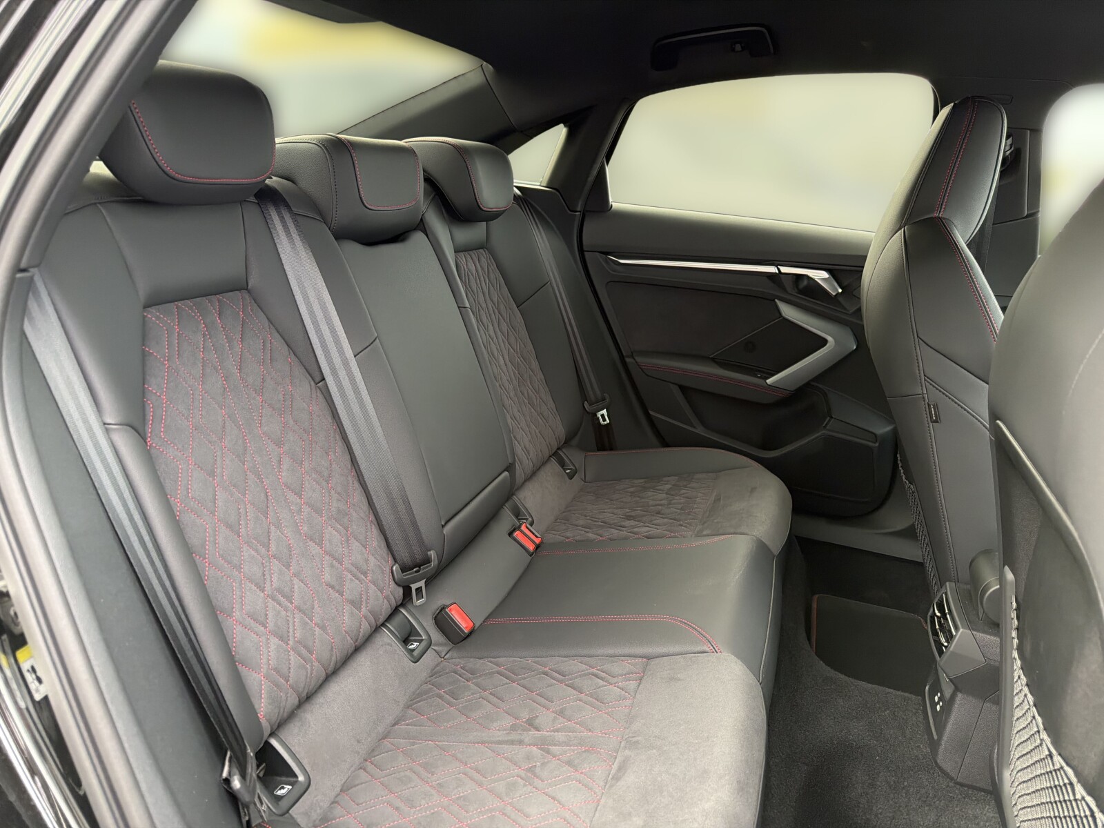 Audi S3 Limousine - zdjęcie 17